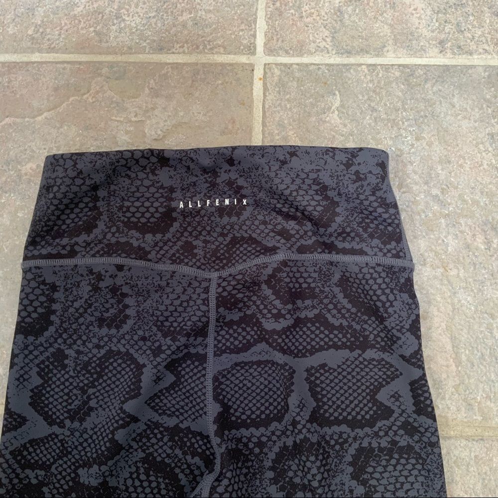 đ
șallfenixâ animal print high rise leggings. - Picture 8 of 10
